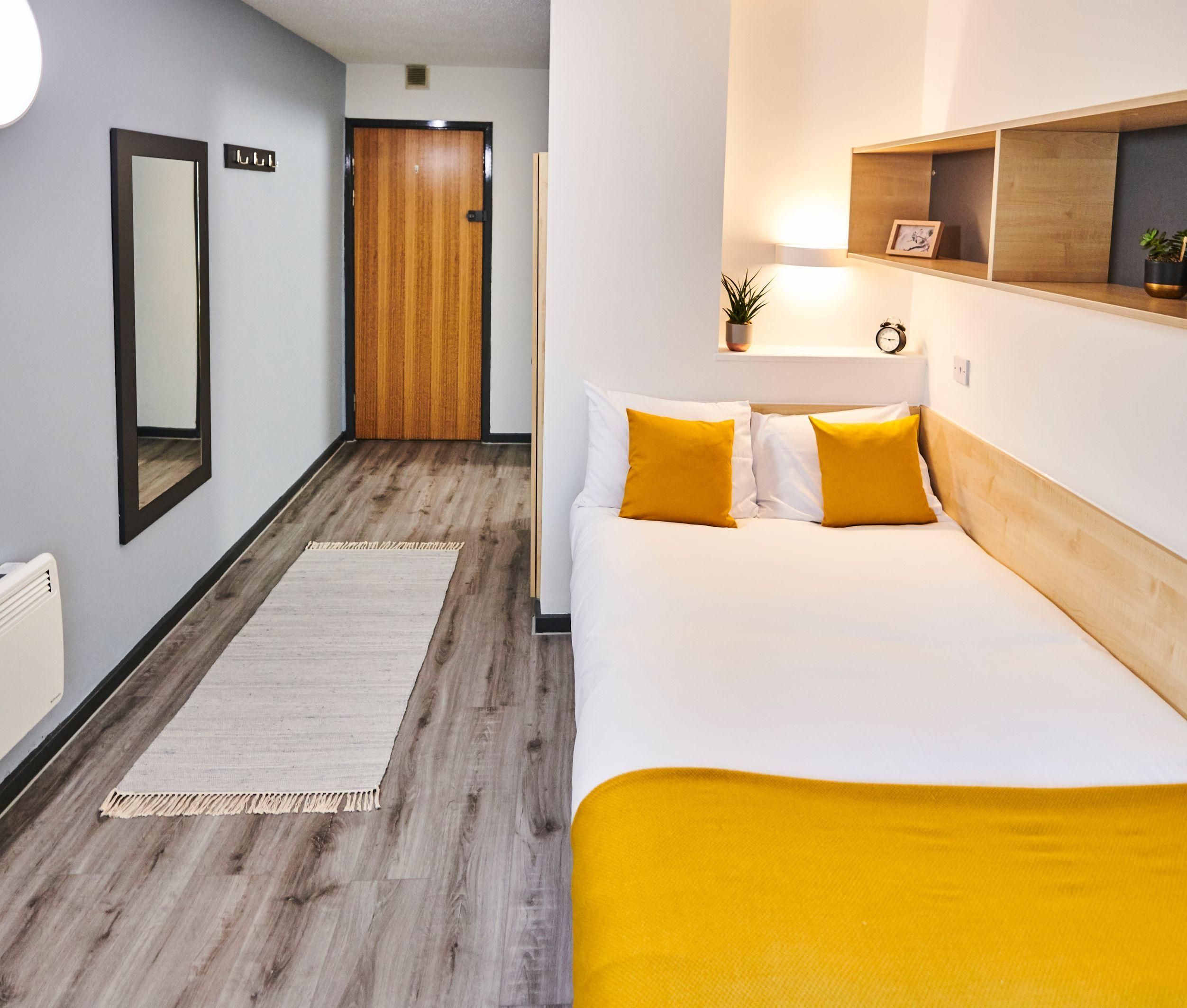 Ensuite Gold - City View